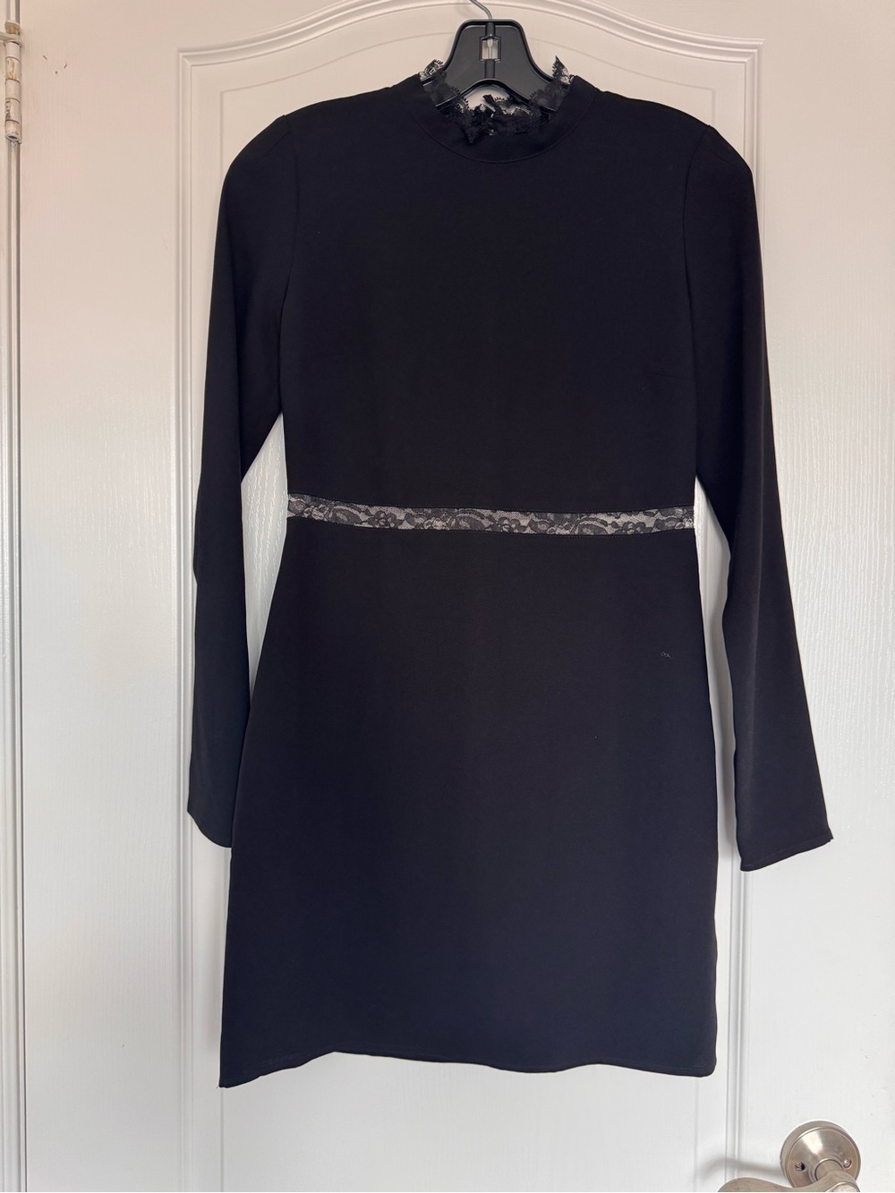 Aritzia - Babaton Black Long-Sleeve Lace-Trim Shift Dress